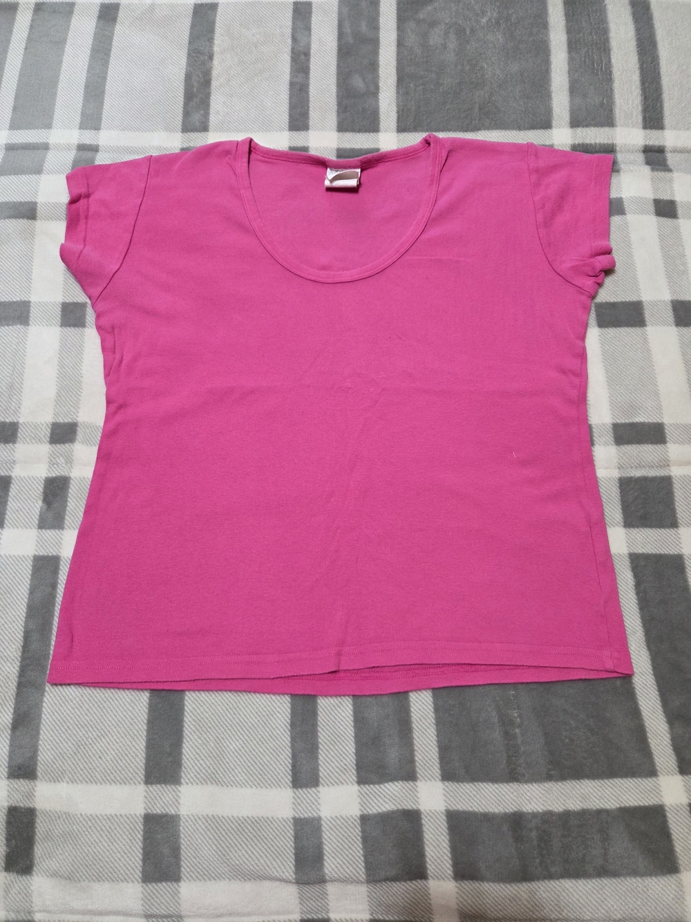 Moda International Scoop Neck Tee in Hot Pink
